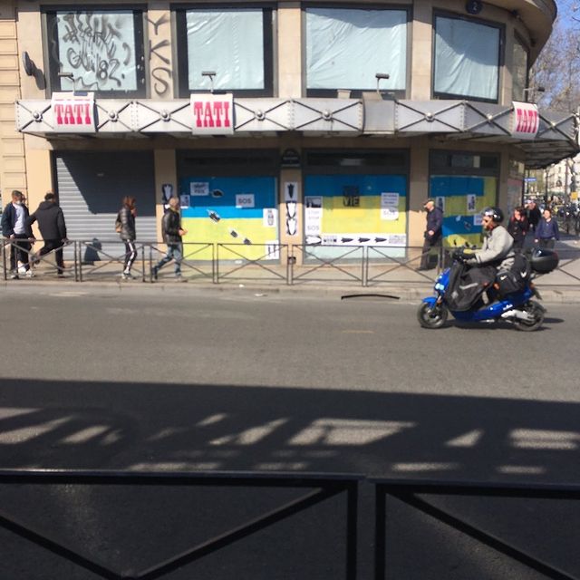 collages à Paris, mars 2022... - un groupe Paris | Kiev
