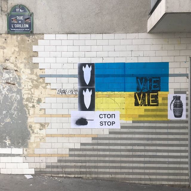 collages à Paris, mars 2022... - un groupe Paris | Kiev