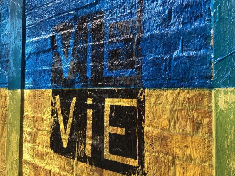 collages à Paris, mars 2022... - un groupe Paris | Kiev