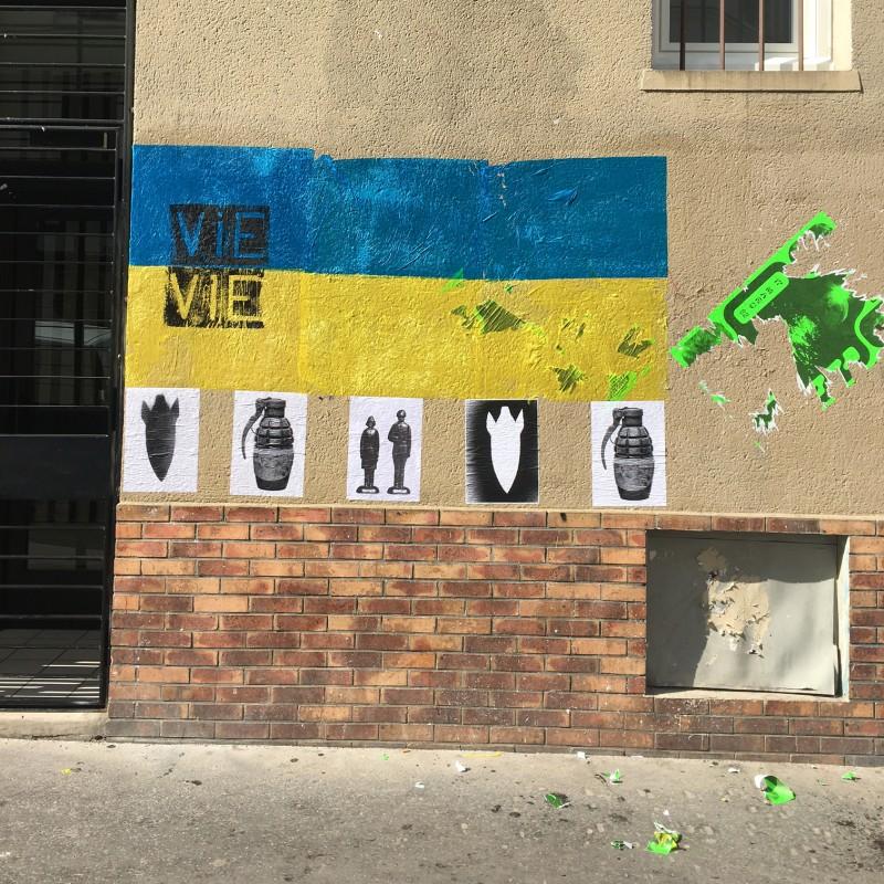 collages à Paris, mars 2022... - un groupe Paris | Kiev
